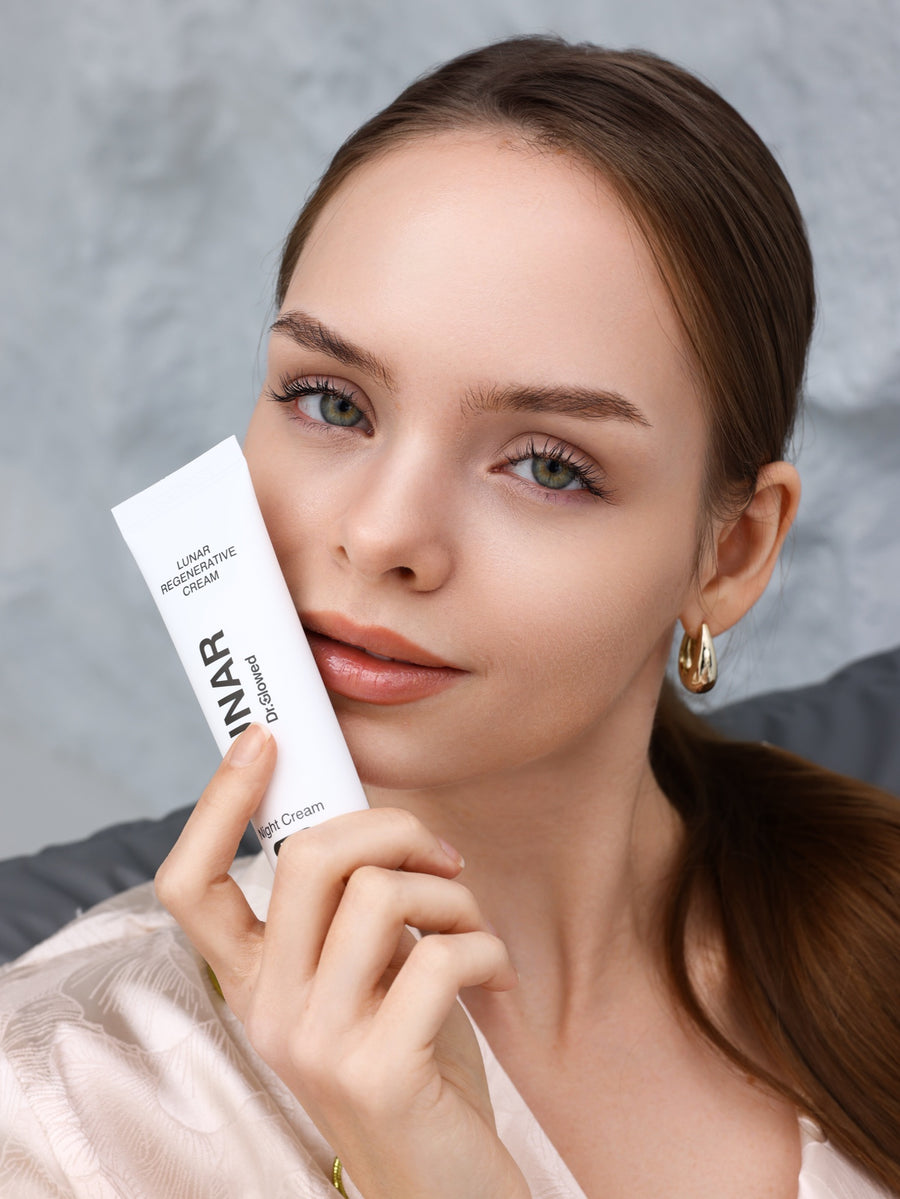 Holding the LUNAR tube against the cheek